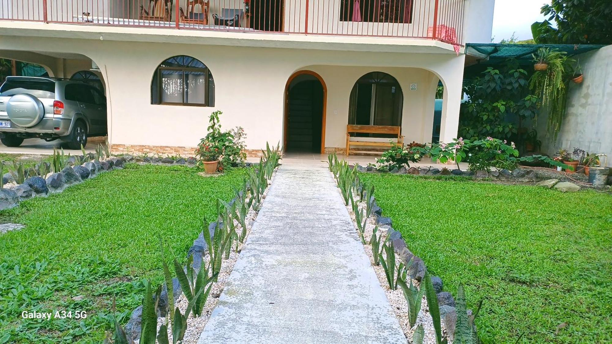 Alinas House Apartment La Fortuna Exterior photo